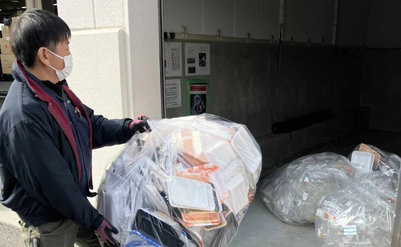 トレイの回収・環境負荷の軽減